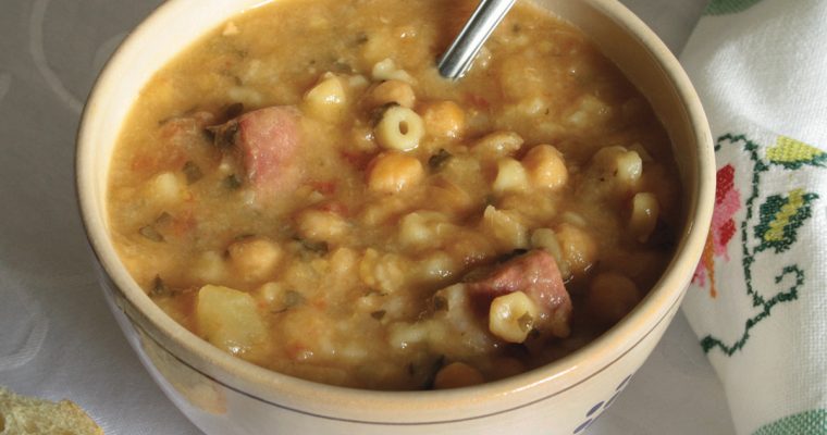 Sopa de grão-de-bico com macarrãozinho (Zuppa di ceci con ditalini)