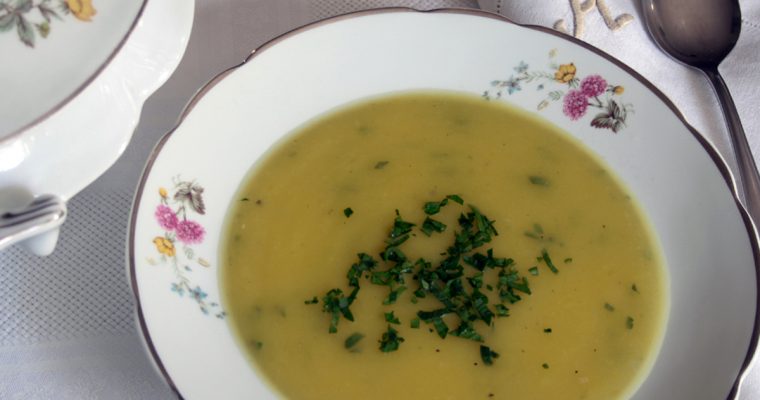 Sopa de mandioquinha (Arracacha creamy soup)